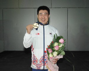 Masters gold medalist, Kang Hee Won of Korea